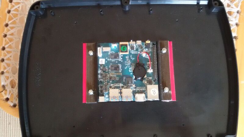 File:Odroid-N2 fixation in housing 3.jpg